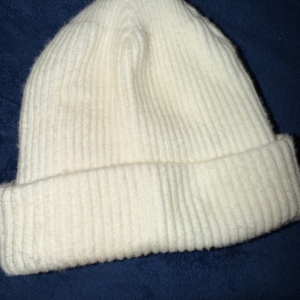 Hat/Beanie View 4
